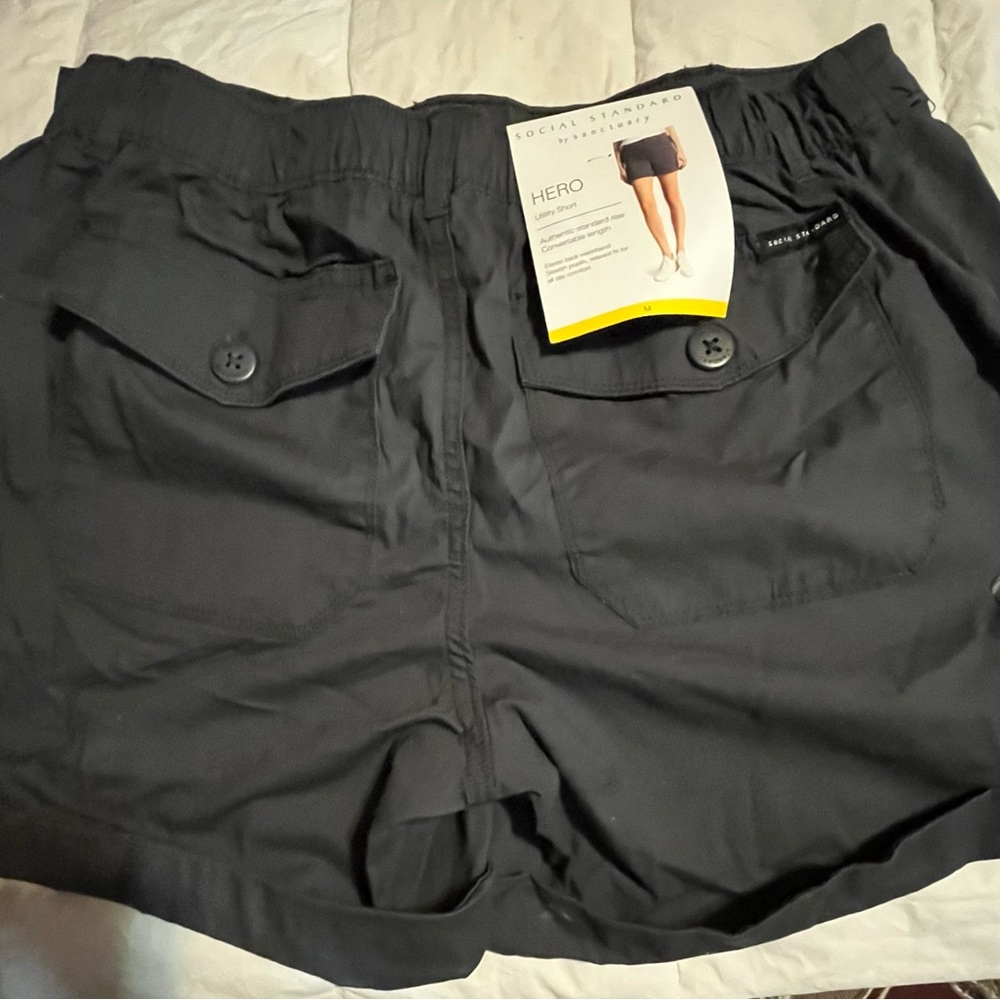 Social Standard by Sanctuary. HERO utility short, size medium.